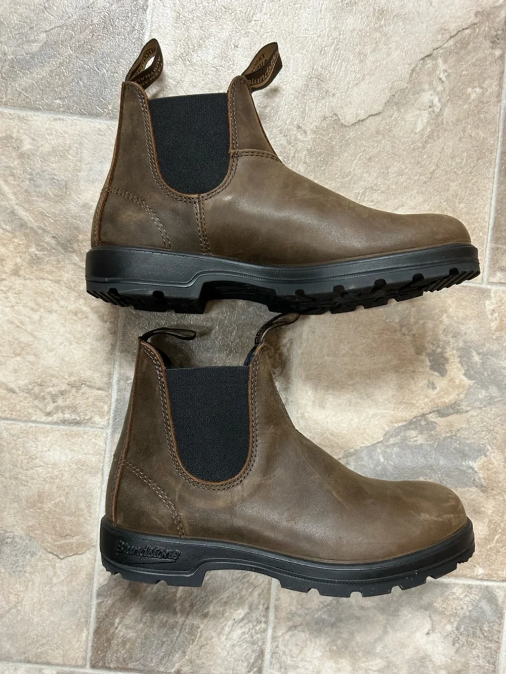 Blundstone Classic Chelsea Boots - Women’s size 9 - Picture 2 of 8